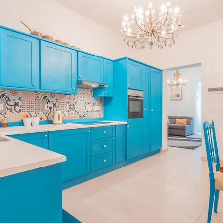 Blue Waves With Maltese Balcony Daire *